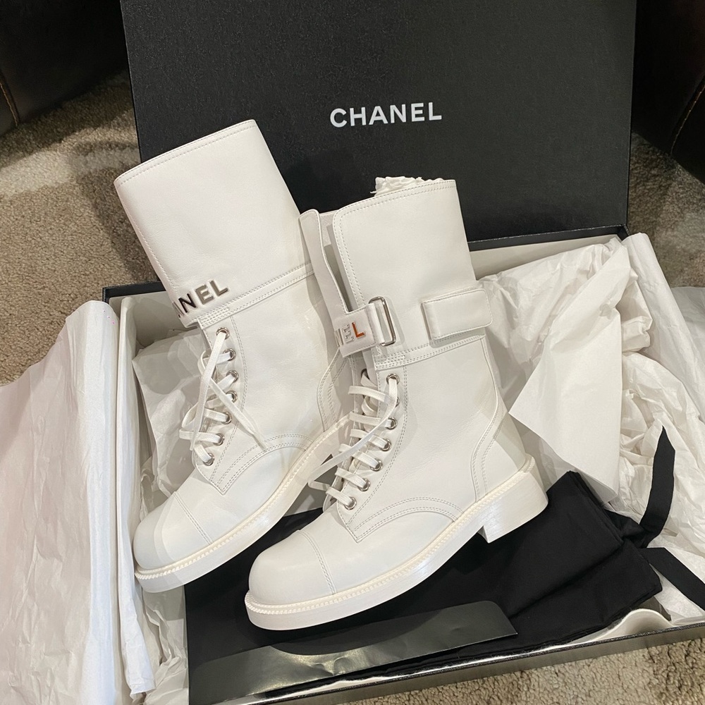 SOLD! Chanel booties white 2022 - Picture 2 of 6